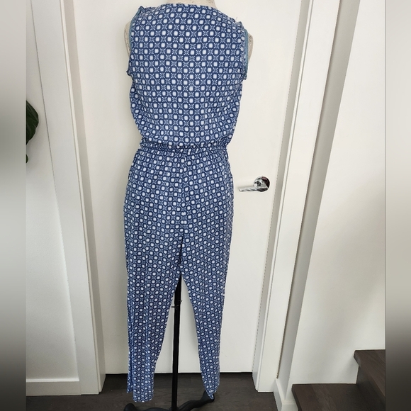 F21 Sleeveless Onesie Jumper Romper - Picture 6 of 9